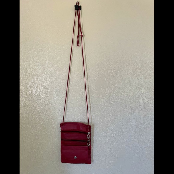 Vintage 90s Leather travel/cell phone pouch Red Crossbody adj. 4 zippers 1 clip. - Picture 7 of 7